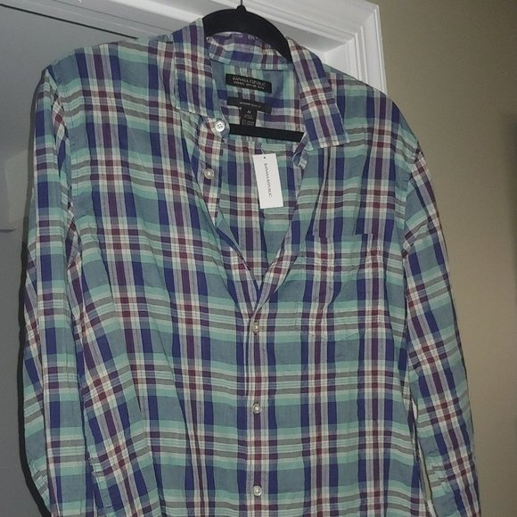 Banana Republic - Brand New -Untucked Slim - 57% Cottn, 42% Lyocell, 1% Elastane - Picture 1 of 5